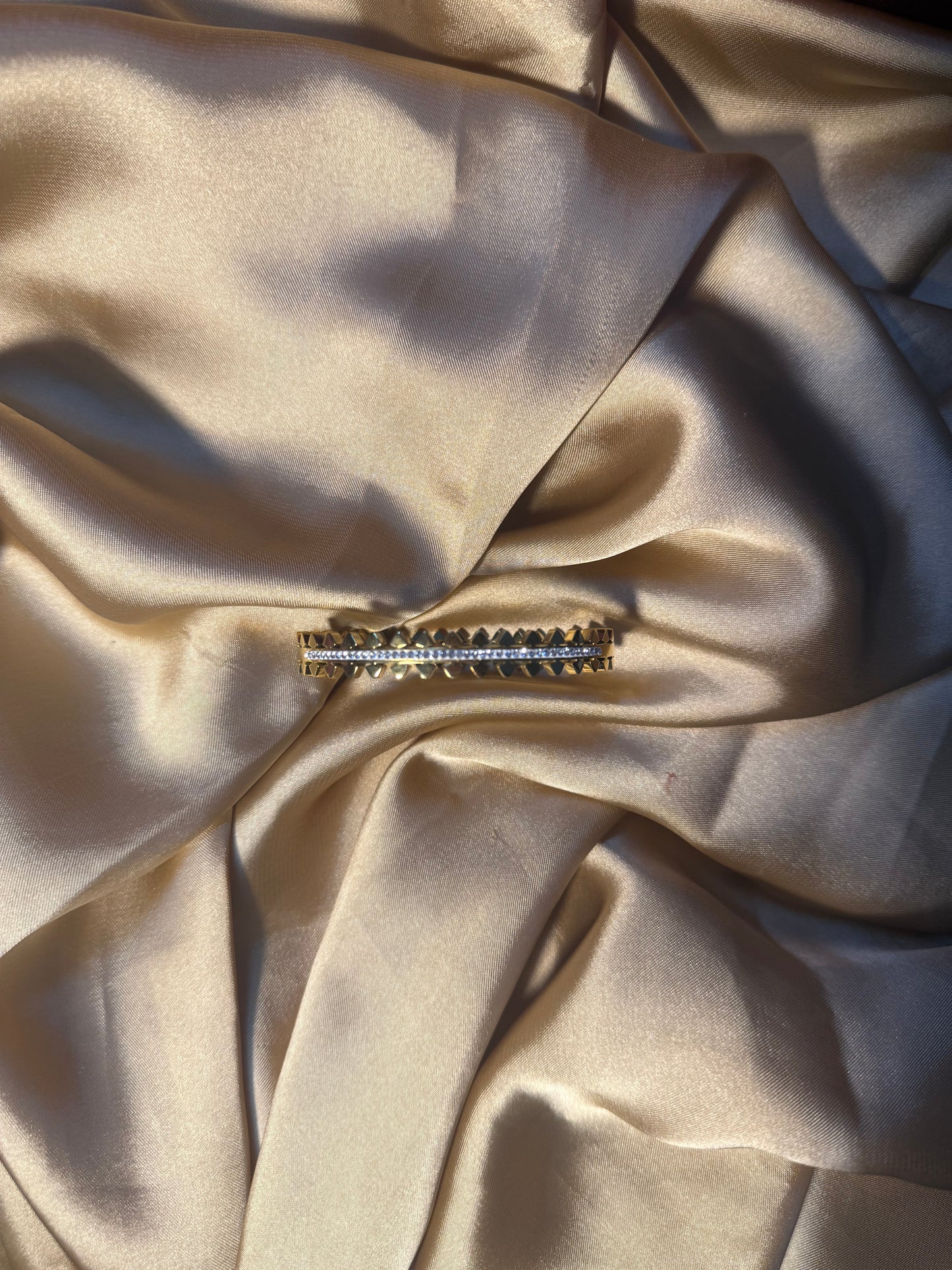 Triangle Stones HandCuff